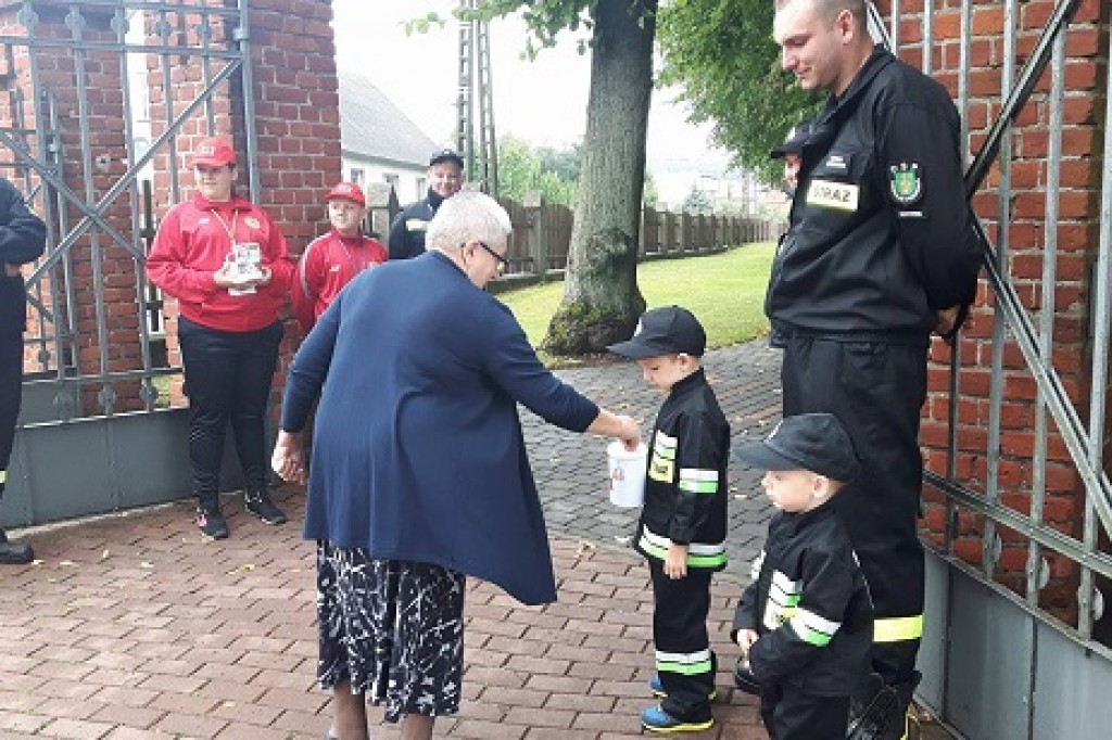 Mieszkańcy niosą pomoc