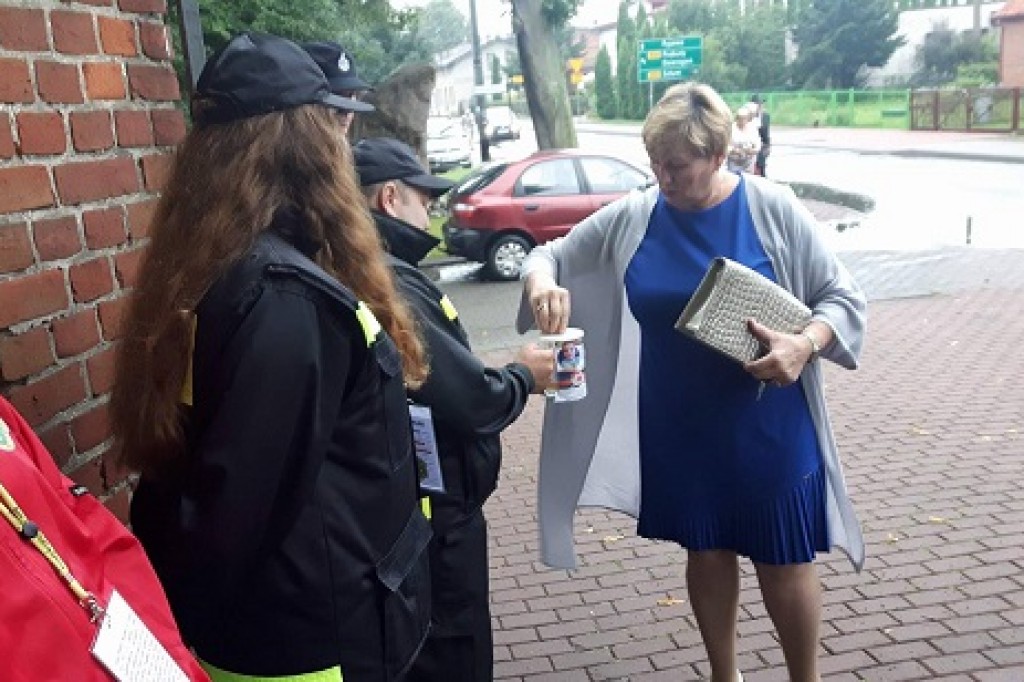 Mieszkańcy niosą pomoc