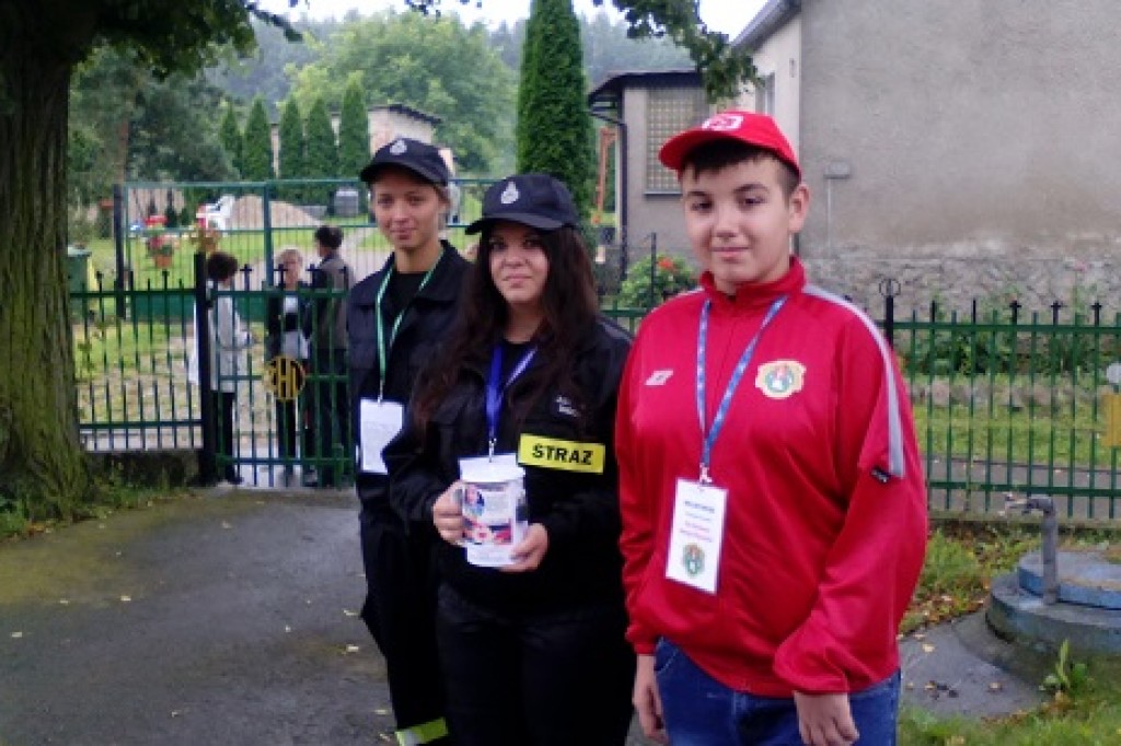 Mieszkańcy niosą pomoc