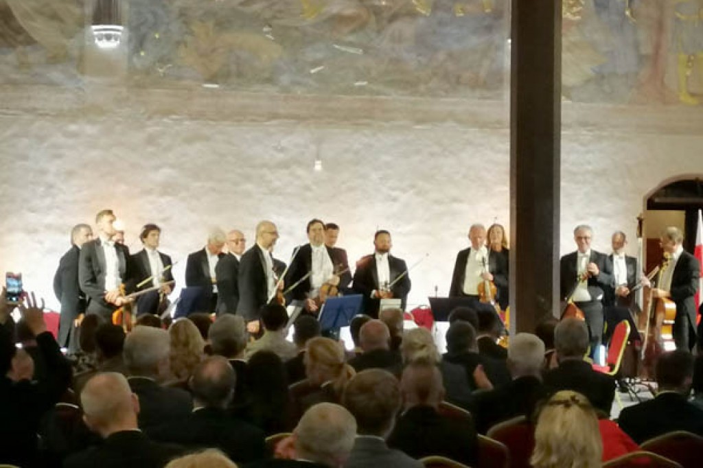 60-lecie Muzeum Zamkowego w Malborku





Uroczystość jubileuszowa z udziałem przedstawicieli władz państwowych i samorządowych, Dyrektorów Muzeów Państwowych, wielkim mistrzem oraz orkiestrą kameralną Polskiego Radia pod dyrekcją Agnieszki Duczmal.