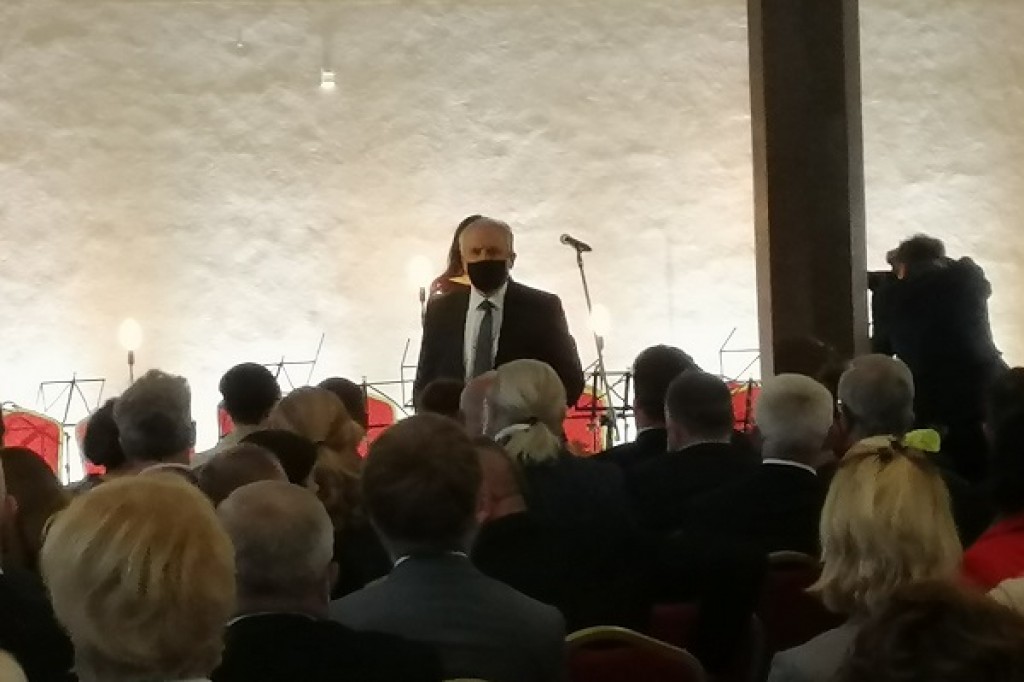 60-lecie Muzeum Zamkowego w Malborku





Uroczystość jubileuszowa z udziałem przedstawicieli władz państwowych i samorządowych, Dyrektorów Muzeów Państwowych, wielkim mistrzem oraz orkiestrą kameralną Polskiego Radia pod dyrekcją Agnieszki Duczmal.