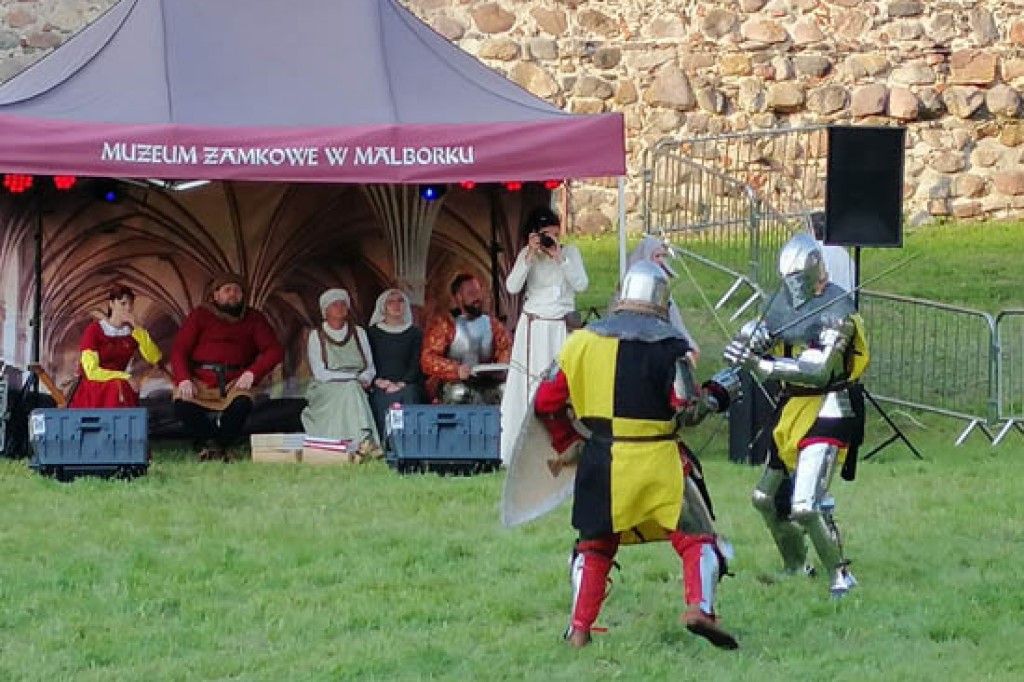 XII Turniej Rycerski za nami






Mieszkańcy oraz turyści znów mogli bliżej poznać zwyczaje, oraz walki rycerskie.

08.08.2021







 
 
 
 
 
 
 
 
 
 
 
 
 
 
 
 
 
 
 
 
 
 
 





   
    
        NASTĘ