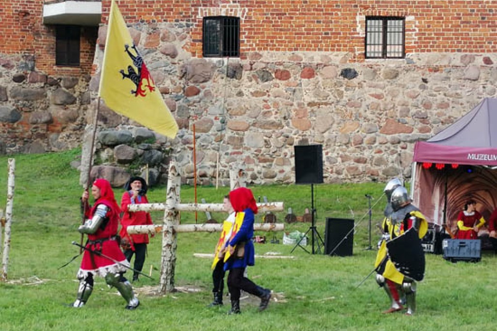 XII Turniej Rycerski za nami






Mieszkańcy oraz turyści znów mogli bliżej poznać zwyczaje, oraz walki rycerskie.

08.08.2021







 
 
 
 
 
 
 
 
 
 
 
 
 
 
 
 
 
 
 
 
 
 
 





   
    
        NASTĘ