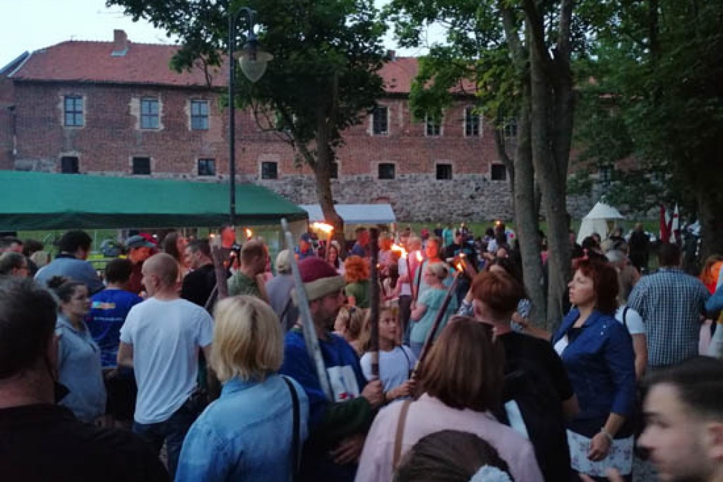 XII Turniej Rycerski za nami






Mieszkańcy oraz turyści znów mogli bliżej poznać zwyczaje, oraz walki rycerskie.

08.08.2021







 
 
 
 
 
 
 
 
 
 
 
 
 
 
 
 
 
 
 
 
 
 
 





   
    
        NASTĘ