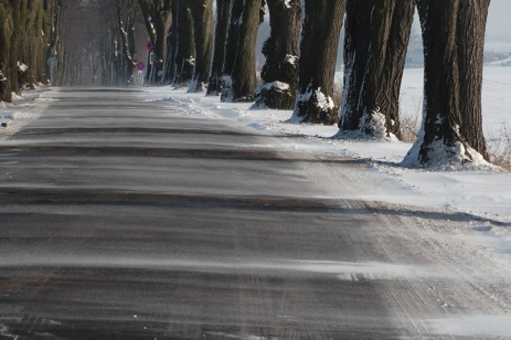 OSTRZEŻENIE- Trudne warunki drogowe!