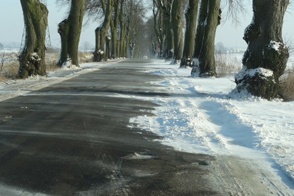 OSTRZEŻENIE- Trudne warunki drogowe!