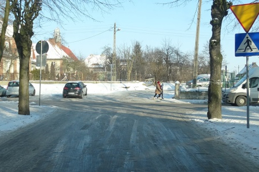 OSTRZEŻENIE- Trudne warunki drogowe!