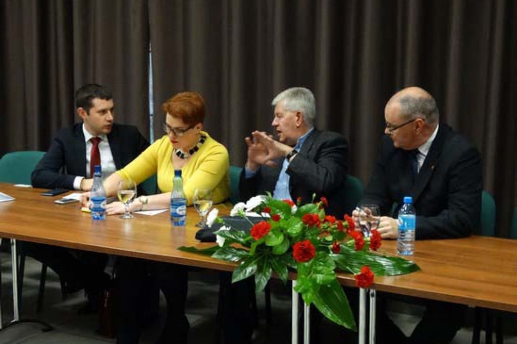 Radni przyjęli uchwałę o ustanowieniu sztandaru.