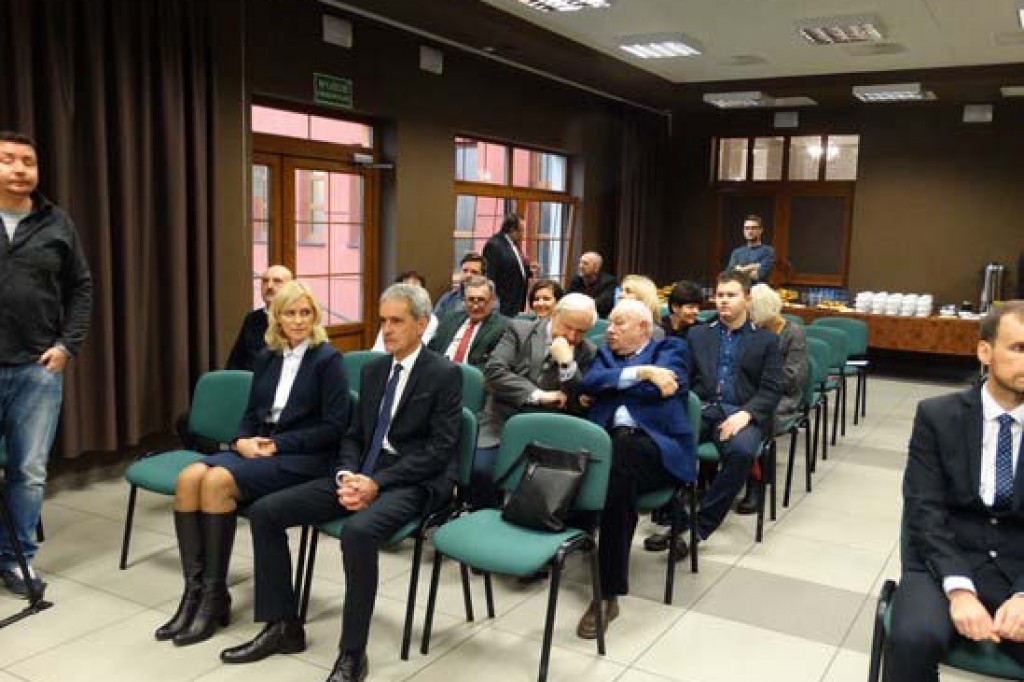 Radni przyjęli uchwałę o ustanowieniu sztandaru.