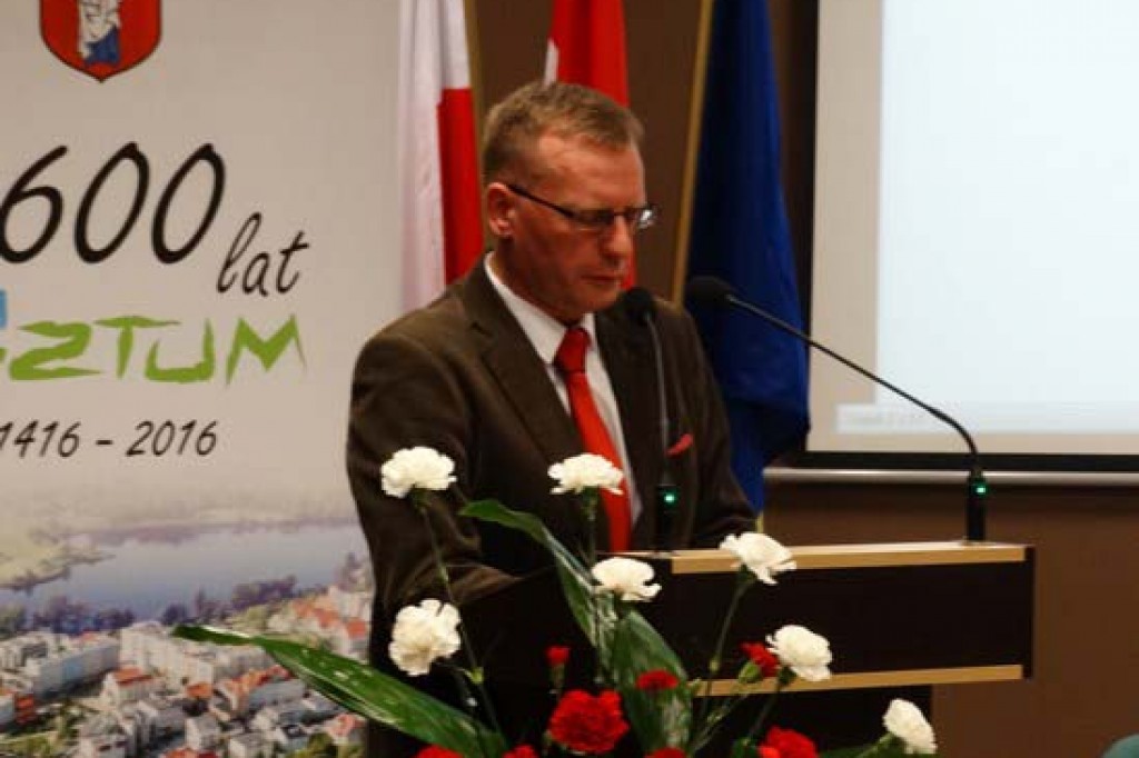 Radni przyjęli uchwałę o ustanowieniu sztandaru.