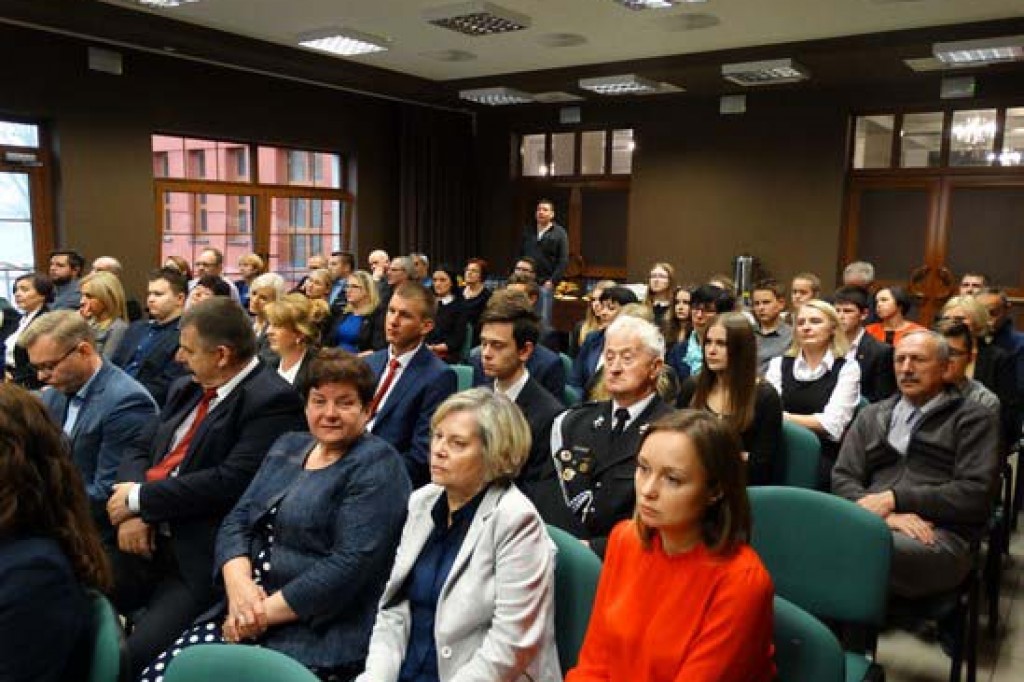 Radni przyjęli uchwałę o ustanowieniu sztandaru.