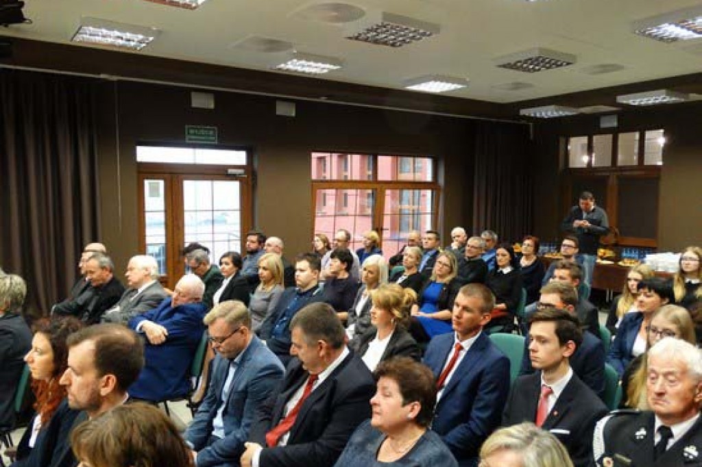 Radni przyjęli uchwałę o ustanowieniu sztandaru.