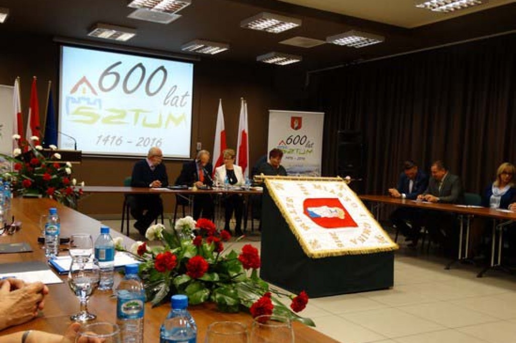 Radni przyjęli uchwałę o ustanowieniu sztandaru.