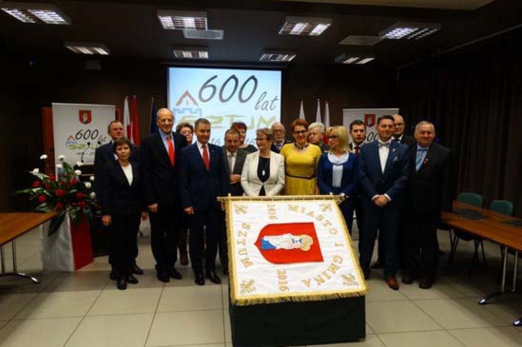 Radni przyjęli uchwałę o ustanowieniu sztandaru.