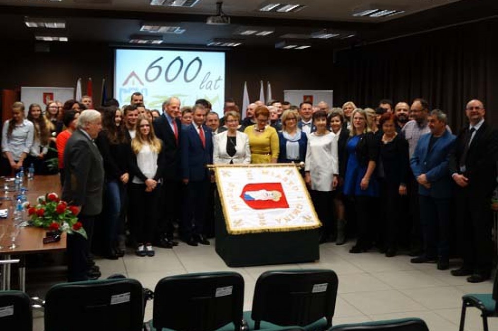 Radni przyjęli uchwałę o ustanowieniu sztandaru.