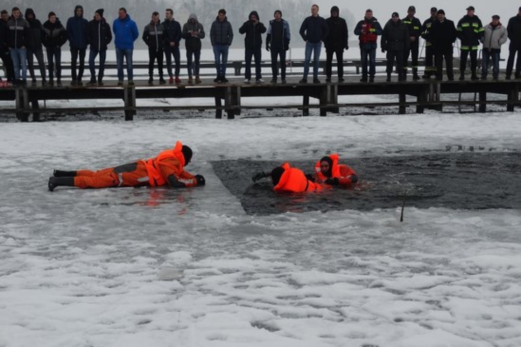 Pokaz ratownictwa lodowego