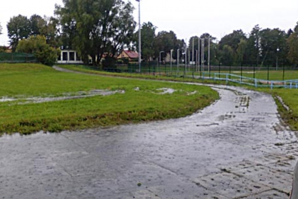 Deszcz zatopił nie tylko stadion