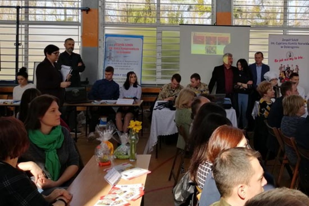 V Powiatowe Targi Edukacji i Pracy