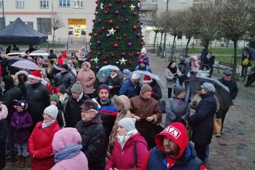 Rozbłysły lampki na choince