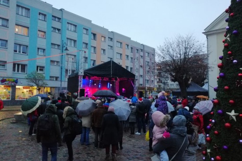 Rozbłysły lampki na choince