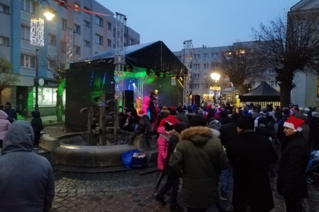 Rozbłysły lampki na choince