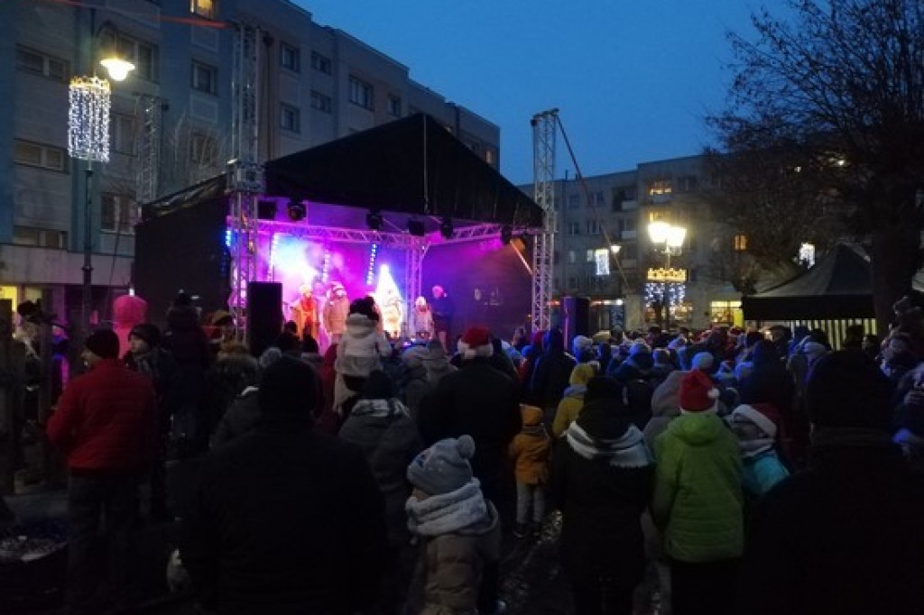 Rozbłysły lampki na choince