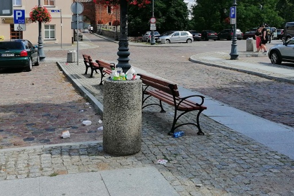 Centrum Sztumu przypomina śmietnisko