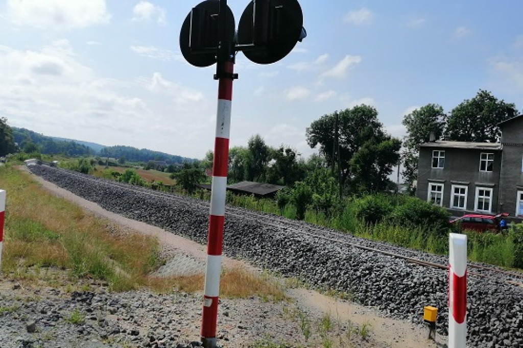 Trwają prace na linii kolejowej nr 207