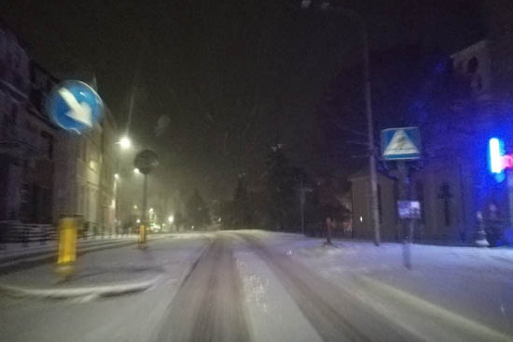 UWAGA- Ślisko na drogach!