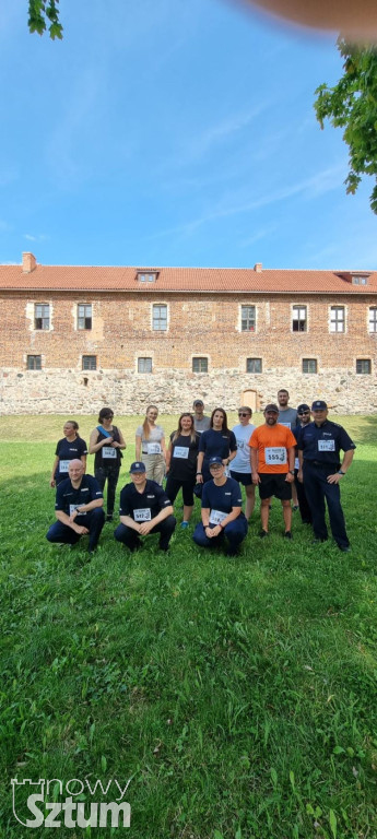 POLICJANCI POBIEGLI NA RZECZ POMOCY WDOWOM I SIEROTOM PO POLEGŁYCH POLICJANTACH