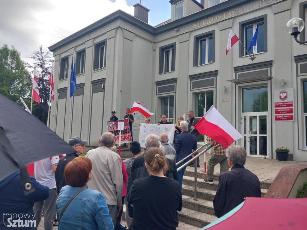 Pikieta przed Starostwem w Sztumie