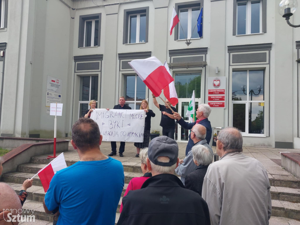 Pikieta przed Starostwem w Sztumie