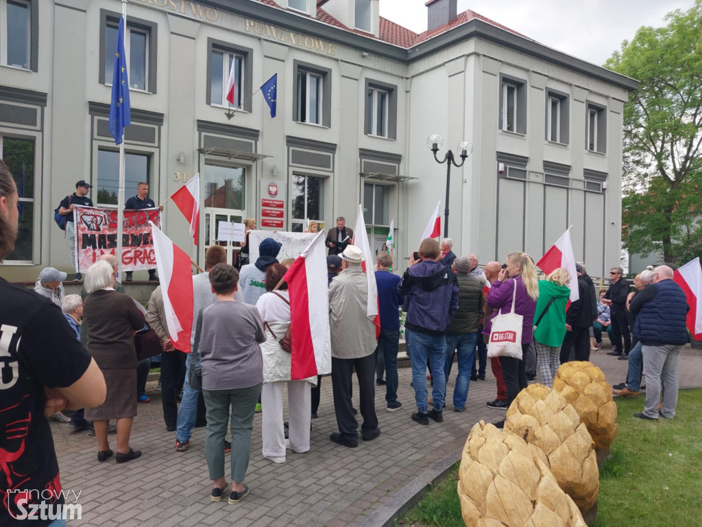 Pikieta przed Starostwem w Sztumie
