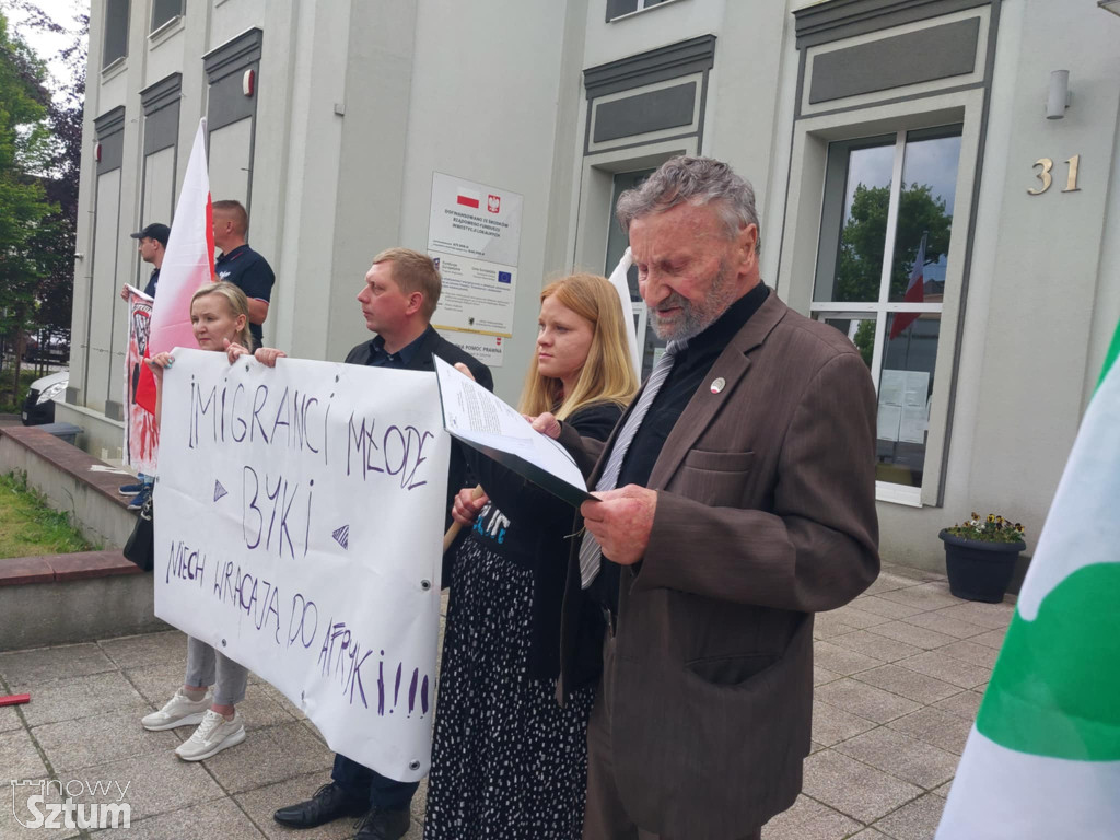 Pikieta przed Starostwem w Sztumie