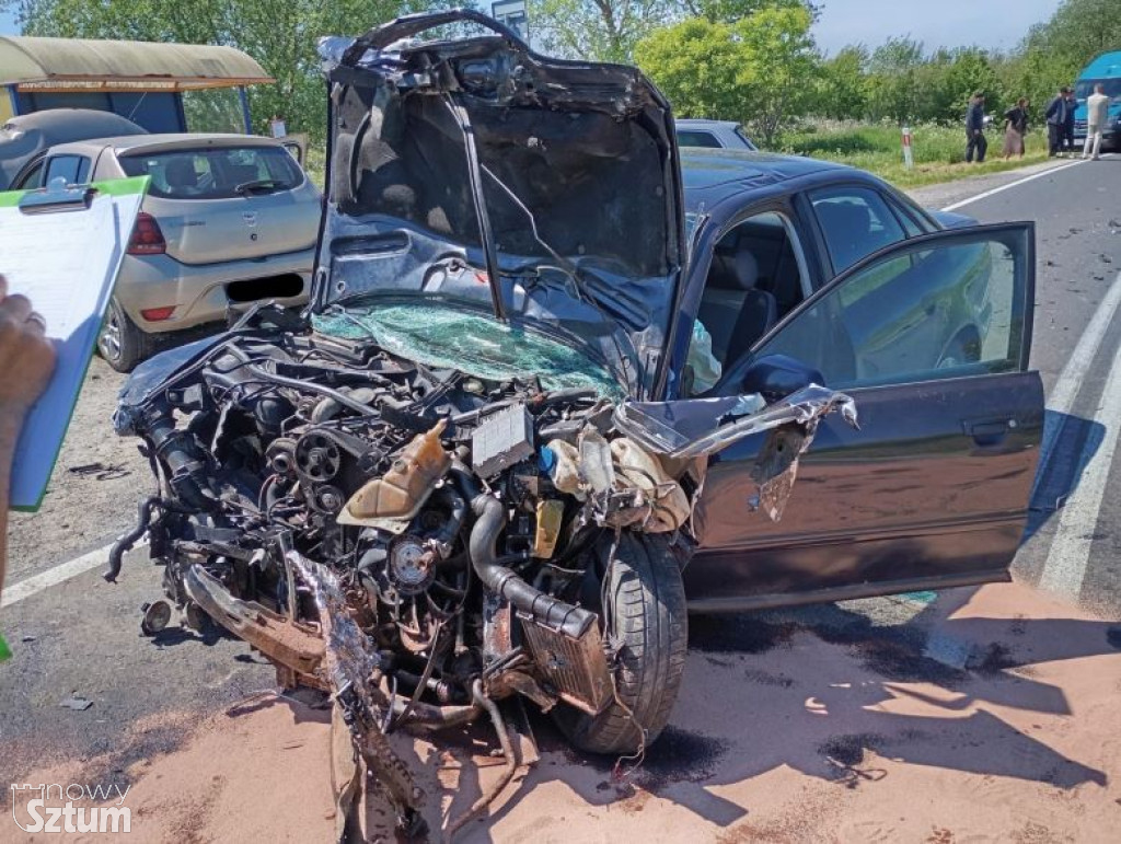 ZDERZENIE TRZECH AUT – POLICJA APELUJE O ROZSĄDEK I OSTROŻNOŚĆ NA DRODZE!