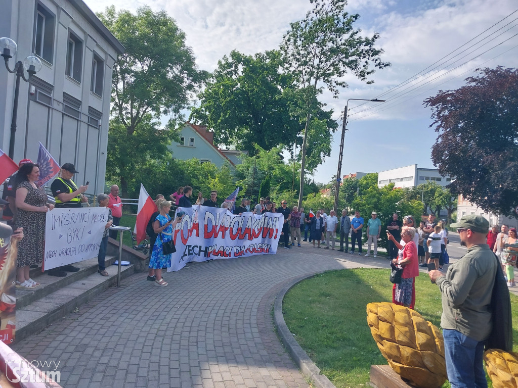 Sztum: Protest przeciwko utworzeniu Centrum Wsparcia Imigrantów