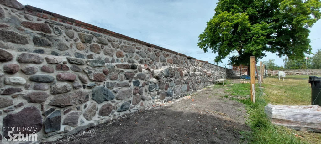Sztum. Zamek się zmienia – trwa rewitalizacja zachodniego muru i baszty więziennej
