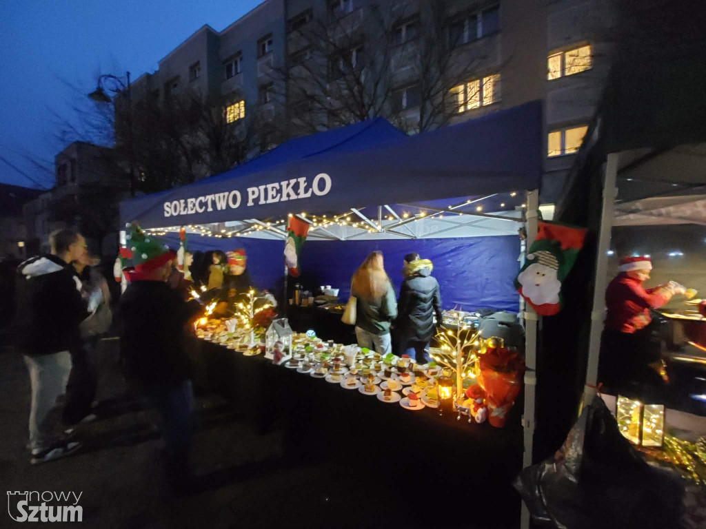 Sztum: Lampki na miejskiej choince już świecą. Świąteczna atmosfera w pełni