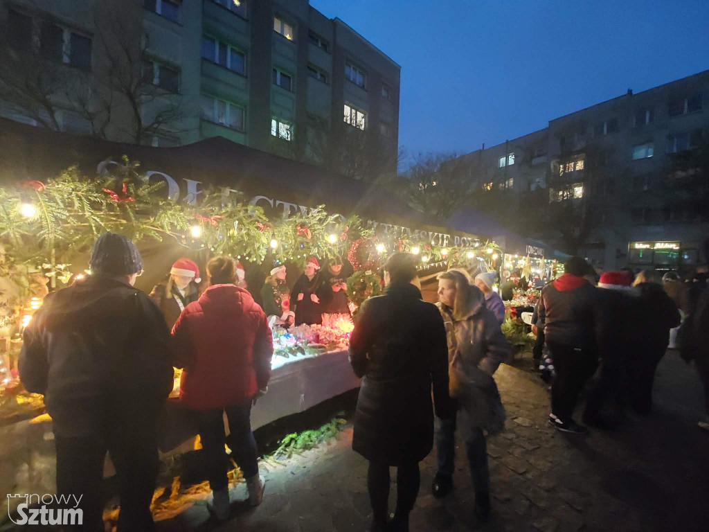 Sztum: Lampki na miejskiej choince już świecą. Świąteczna atmosfera w pełni