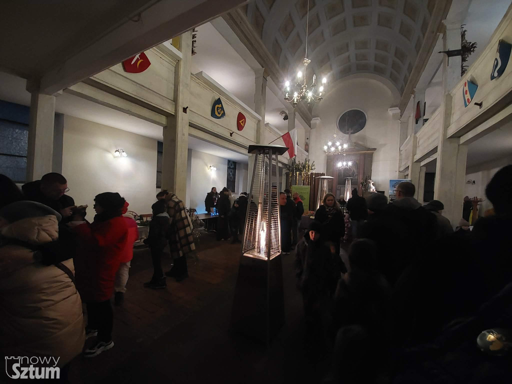 Sztum: Lampki na miejskiej choince już świecą. Świąteczna atmosfera w pełni