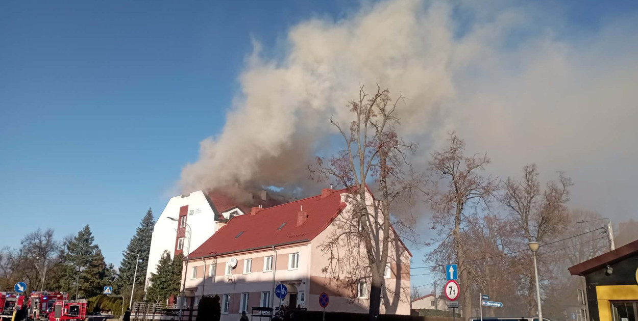 Sztum. Pożar budynku ZUS – trwa akcja gaśnicza