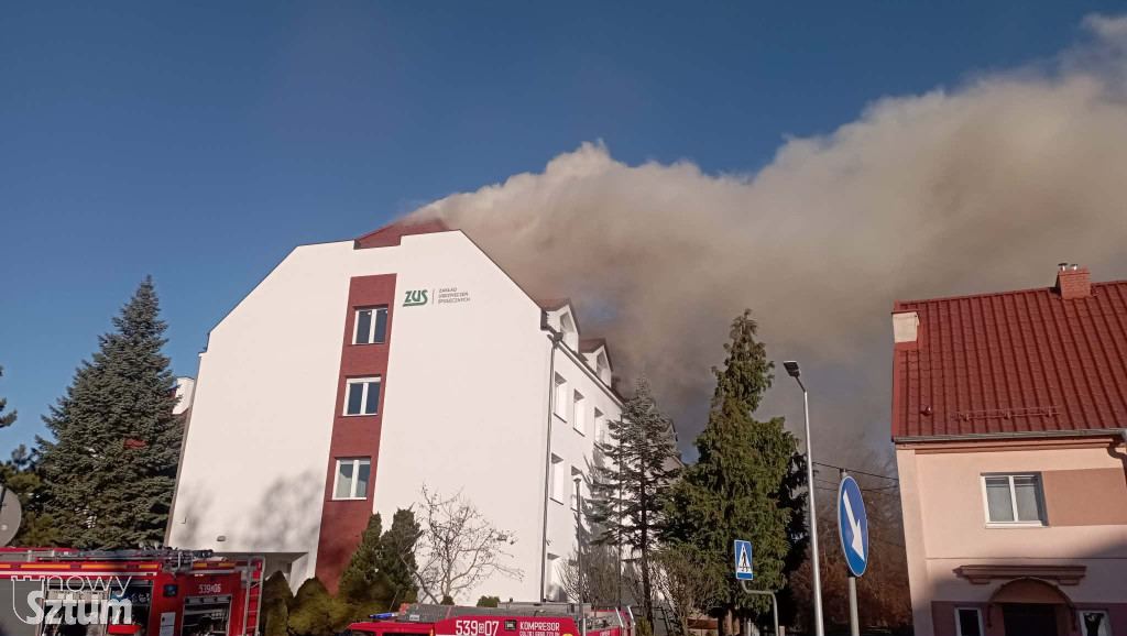 Sztum. Pożar budynku ZUS – trwa akcja gaśnicza
