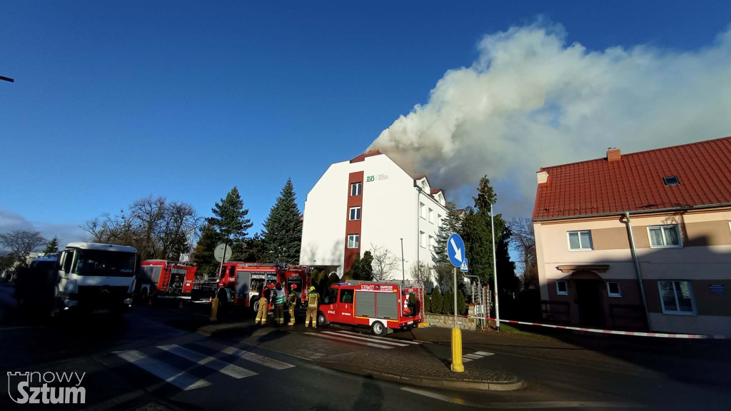 Sztum. Pożar budynku ZUS – trwa akcja gaśnicza