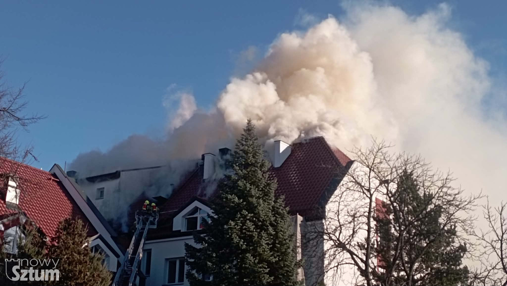Sztum. Pożar budynku ZUS – trwa akcja gaśnicza