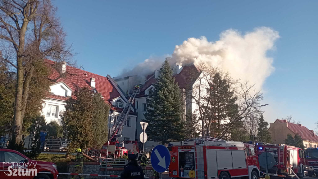 Sztum. Pożar budynku ZUS – trwa akcja gaśnicza