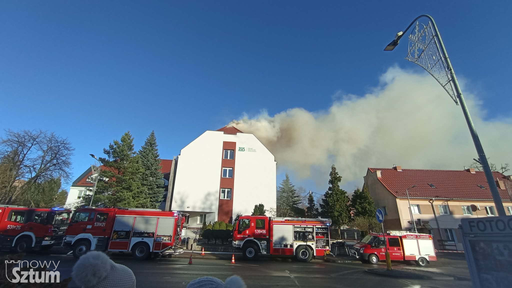 Sztum. Pożar budynku ZUS – trwa akcja gaśnicza