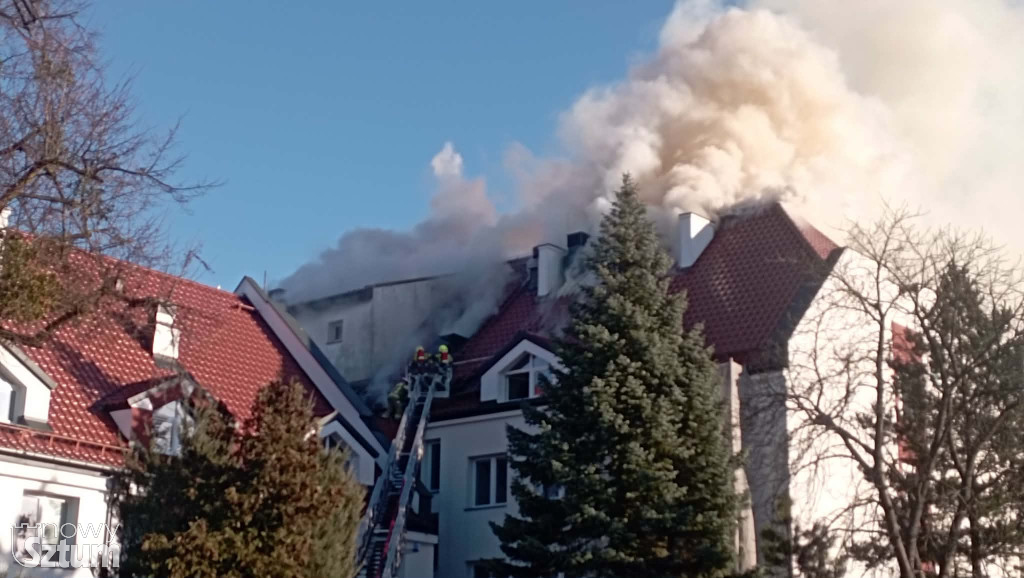 Sztum. Pożar budynku ZUS – trwa akcja gaśnicza