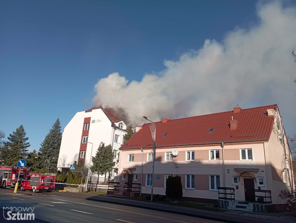 Sztum. Pożar budynku ZUS – trwa akcja gaśnicza