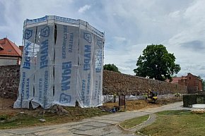 Sztum. Zamek się zmienia – trwa rewitalizacja zachodniego muru i baszty więziennej-3046
