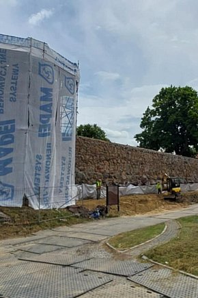 Sztum. Zamek się zmienia – trwa rewitalizacja zachodniego muru i baszty więziennej-3046